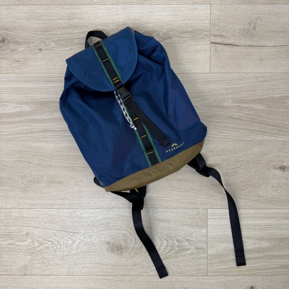 Doughnut Blue Bouncy 21L Travel Backpack